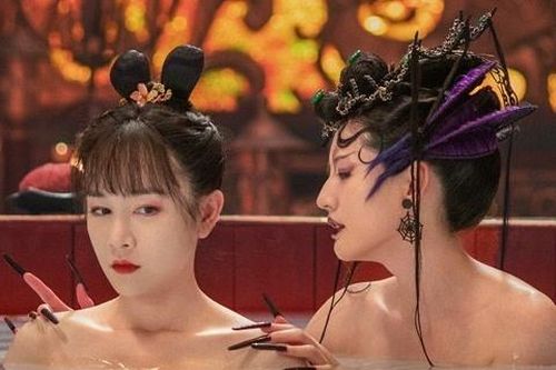 'Tân họa bì' thừa thãi cảnh nóng