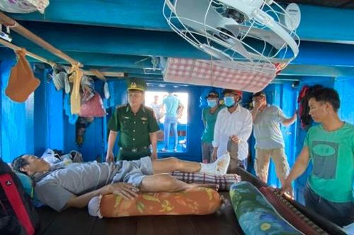 Ngư dân Quảng Ngãi bị cướp tài sản và bị bắn trọng thương
