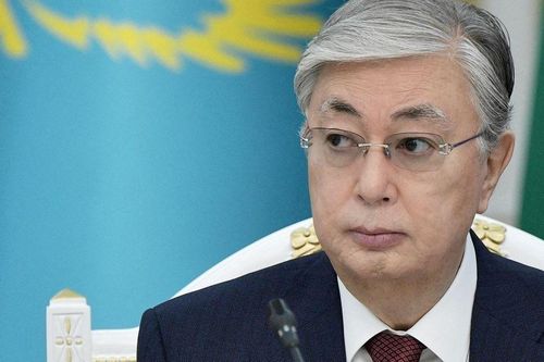 Kazakhstan giới hạn nhiệm kỳ tổng thống và sử dụng lại tên gọi cũ của thủ đô