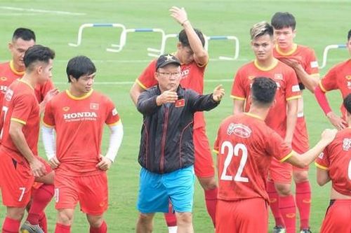 Cách nào làm mới đội tuyển Việt Nam?