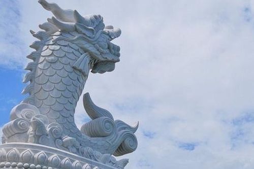 Sóc Trăng chi 15 tỷ đồng lắp đặt tượng 'cá chép hóa rồng'