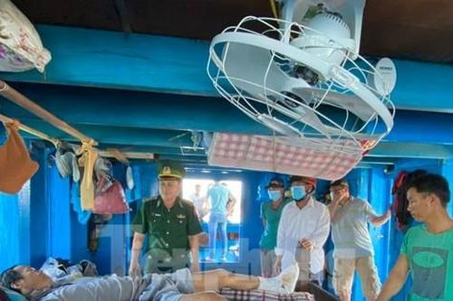 Ngư dân Quảng Ngãi bị ca nô nước ngoài bắn gây thương tích trên biển