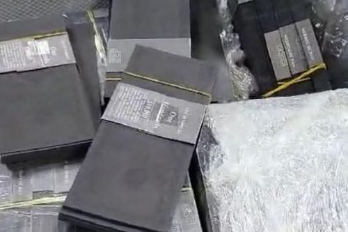 Nhuộm đen hơn 1 triệu USD để vận chuyển ra nước ngoài