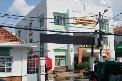 TPHCM: Nhanh chóng dập tắt đám cháy trên sân thượng trụ sở UBND phường