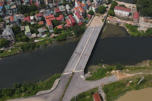Vướng 6 hộ dân, cầu hơn 100 tỷ đồng ở Hà Nội thi công dang dở