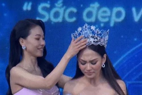 Vừa đấu giá được 3 tỷ đồng, Hoa hậu Mai Phương bỗng nhận lại vương miện