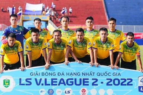 Huấn luyện viên từ chức, cầu thủ đình công ở Câu lạc bộ Cần Thơ