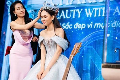Ban Tổ chức nói về việc hoa hậu Mai Phương rao bán vương miện