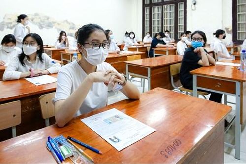 Vì sao điểm chuẩn ngành Báo chí cao chót vót?