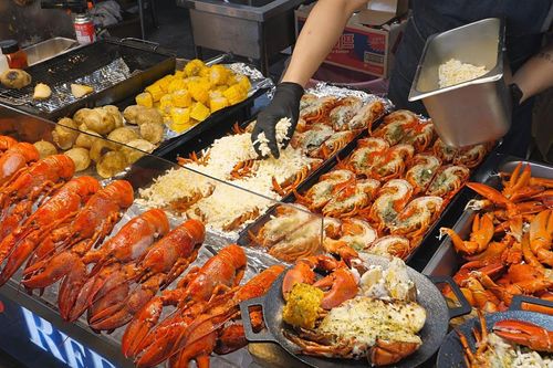 Tôm hùm nướng phô mai trên đường phố Hàn Quốc