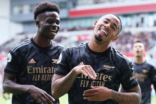 Arsenal lấy lại ngôi đầu Ngoại hạng Anh