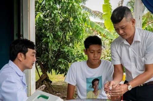 Kết quả thăm khám của chàng trai cao hơn 2m ở Cà Mau ra sao?