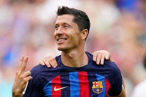 Lewy qua mặt huyền thoại Kubala: Đã bắn là liên tục!