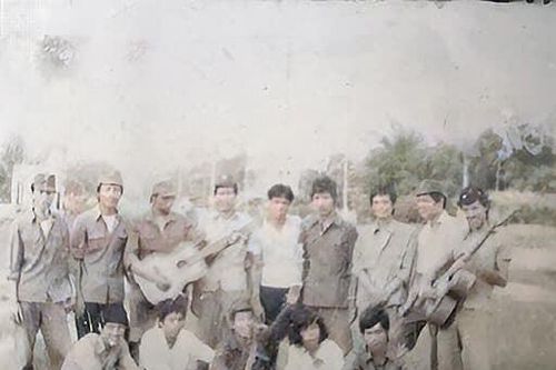 Tấm ảnh đen trắng và những đồng đội !