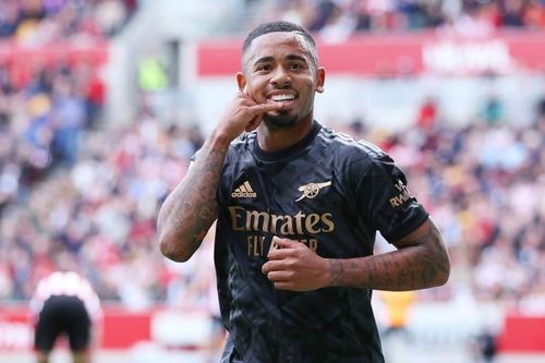 Đánh bại Brentford, Arsenal lấy lại ngôi đầu từ Man City