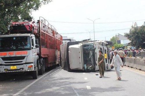 Bình Thuận: Xe tải đâm hàng loạt phương tiện, 2 người tử vong tại chỗ