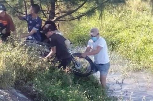 Quảng Bình: Phát hiện nam thanh niên tử vong cùng xe máy dưới mương nước