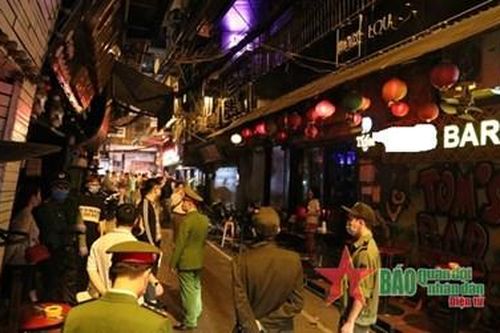 Hà Nội tháo dỡ các phòng hát karaoke không đạt chuẩn