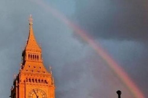Cầu vồng xuất hiện trên cung điện trước tang lễ Nữ hoàng Anh Elizabeth II