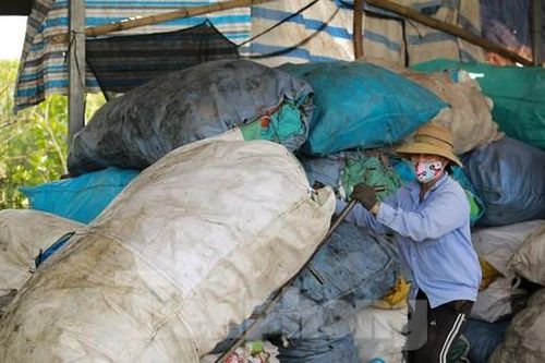 Cuộc sống mưu sinh của người dân tại 'thủ phủ' phế liệu nhựa ven đô Hà Nội