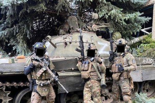 Lực lượng vũ trang Ukraine thu giữ xe tăng T-62 của Nga