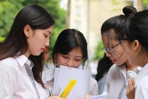 Bất thường tuyển sinh đại học 2022: Điểm chuẩn tăng, giảm theo chiều thẳng đứng