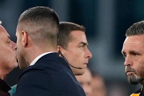 Mourinho 'khuyên' học trò nên ăn vạ để kiếm phạt đền