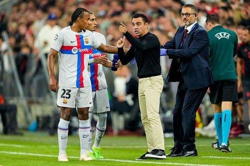 Jules Kounde đòi hỏi chính đáng, Xavi cũng bó tay