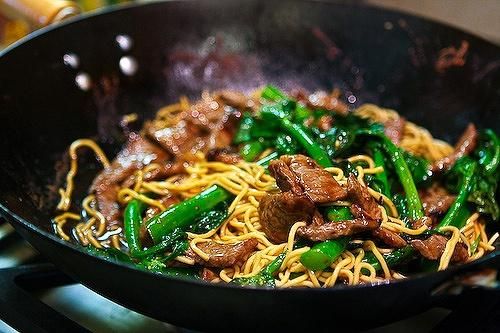 Ba cách xào mì không bết dính lại thơm ngon, giàu dinh dưỡng bất ngờ
