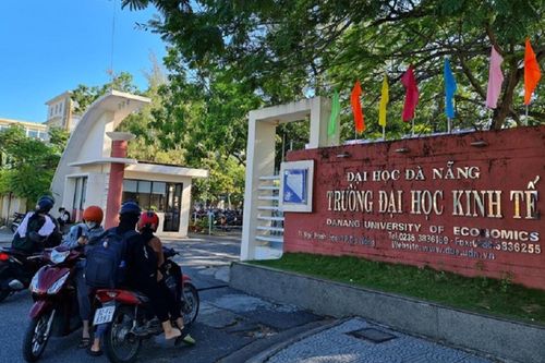Một giảng viên Đại học nhờ sinh viên thi hộ