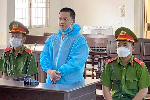 Giúp bạn mang cần sa qua biên giới