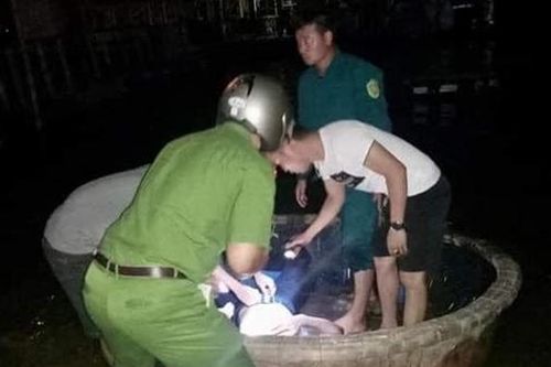 Công an xã kịp thời cứu nam thanh niên nhảy cầu trong đêm