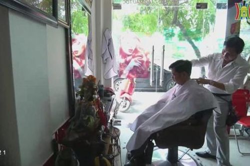 Nghề cắt tóc làng Kim Liên