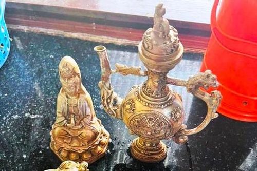 Truy tìm đối tượng lừa bán cổ vật, chiếm đoạt 100 triệu đồng