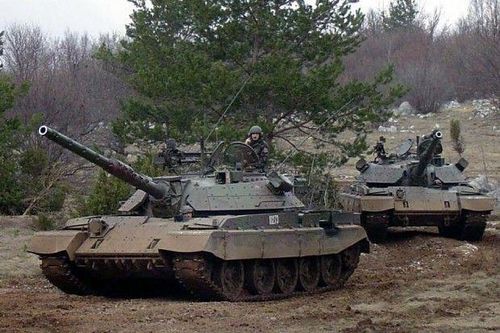 Ukraine 'kêu trời' trước loại xe tăng đặc biệt được đồng minh viện trợ
