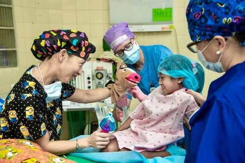 Bác sĩ gốc Việt Judy Nguyễn - 'Vị cứu tinh' của 800 trẻ dị tật