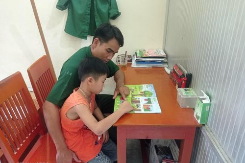 Những cha nuôi quân hàm xanh ở vùng đất 'chín rồng'