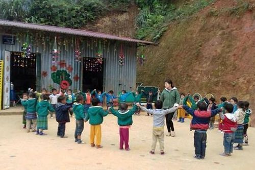 Đến với bài thơ hay: Cắm bản
