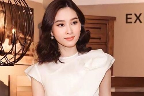 Hoa hậu Đặng Thu Thảo thanh lịch với thời trang công sở phong cách tối giản