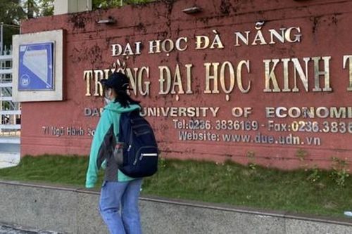 Giảng viên khoa Luật nhờ sinh viên thi hộ