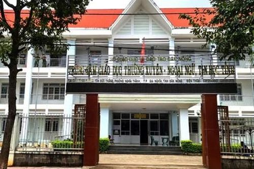 Vừa mới nhập học, học sinh bị trung tâm dạy tiếng 'đánh úp' tăng học phí hơn 66%