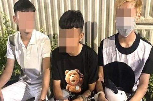 Khống chế ba 'quái xế' tông hai cảnh sát bị thương