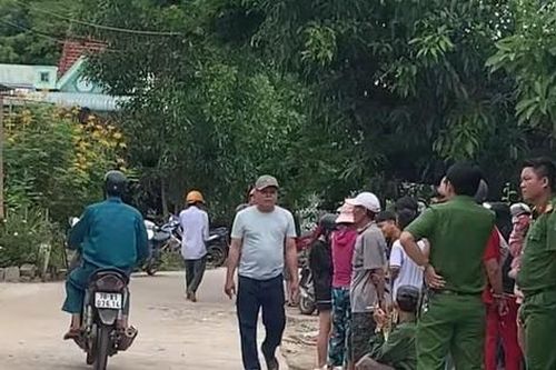 Vợ chết, chồng nguy kịch với nhiều vết cứa trên cổ