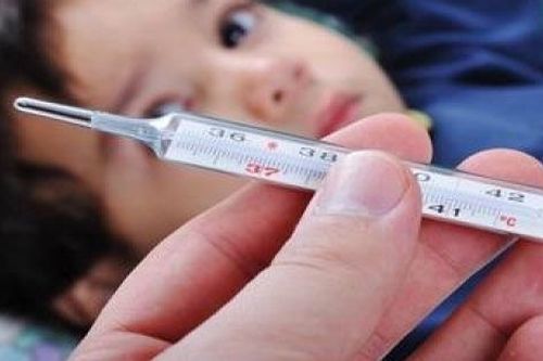 Cách xử trí khi trẻ bị sốt