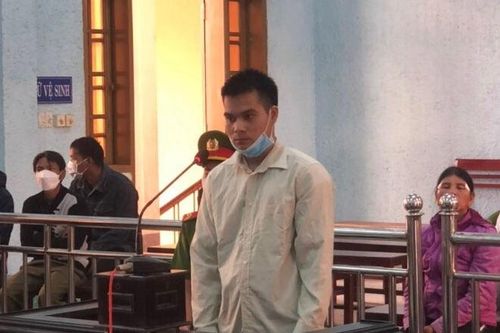 Bực tức vì mẹ bị đẩy ngã, nam thanh niên cầm gậy đánh chết họ hàng