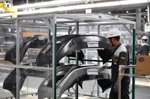 Lo quy định từ 18 năm trước kìm hãm công nghiệp ô tô