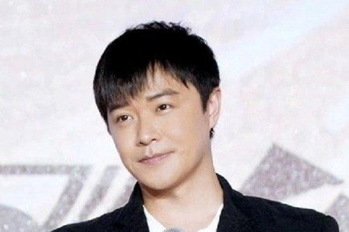 Xuất hiện hình ảnh đạo diễn Trần Tư Thành hẹn hò nữ diễn viên trẻ