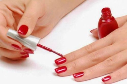 Tác hại đáng sợ của việc sơn móng tay thường xuyên