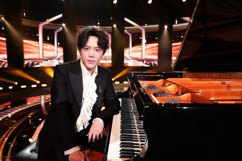 Hậu 'bê bối' mua dâm, một sao nam nổi tiếng bất ngờ 'comeback' ở show diễn quốc tế