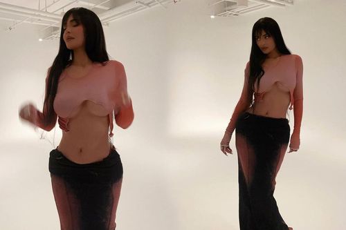 Kylie Jenner 'phô trương' cơ thể với áo khoét ngực